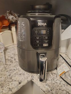 Black Sleek Ninja 4QT Air Fryer