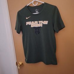 Nike Dri Fit Men's Milwaukee Bucks Fear The Deer Tshirt Size Large 