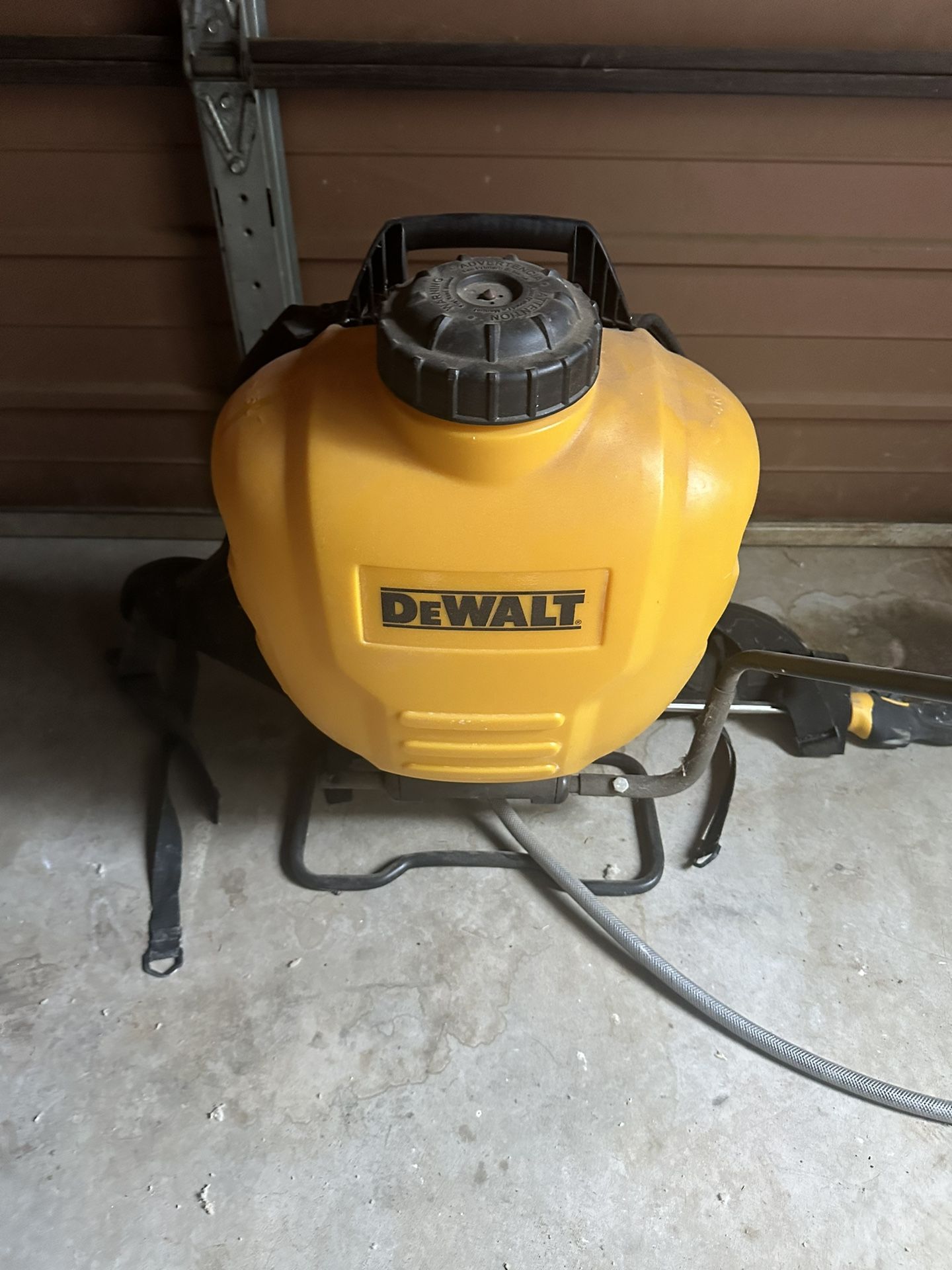 Dewalt 4 Gal Sprayer With Backpack