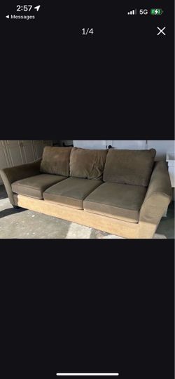 Free couch. Must pick up