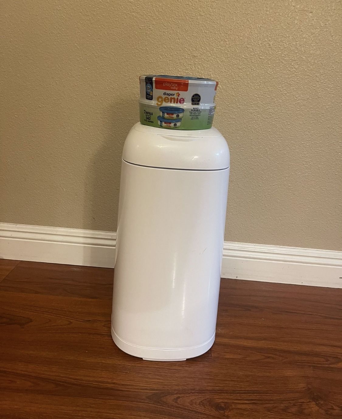 DIAPER GENIE / TWO REFILLS