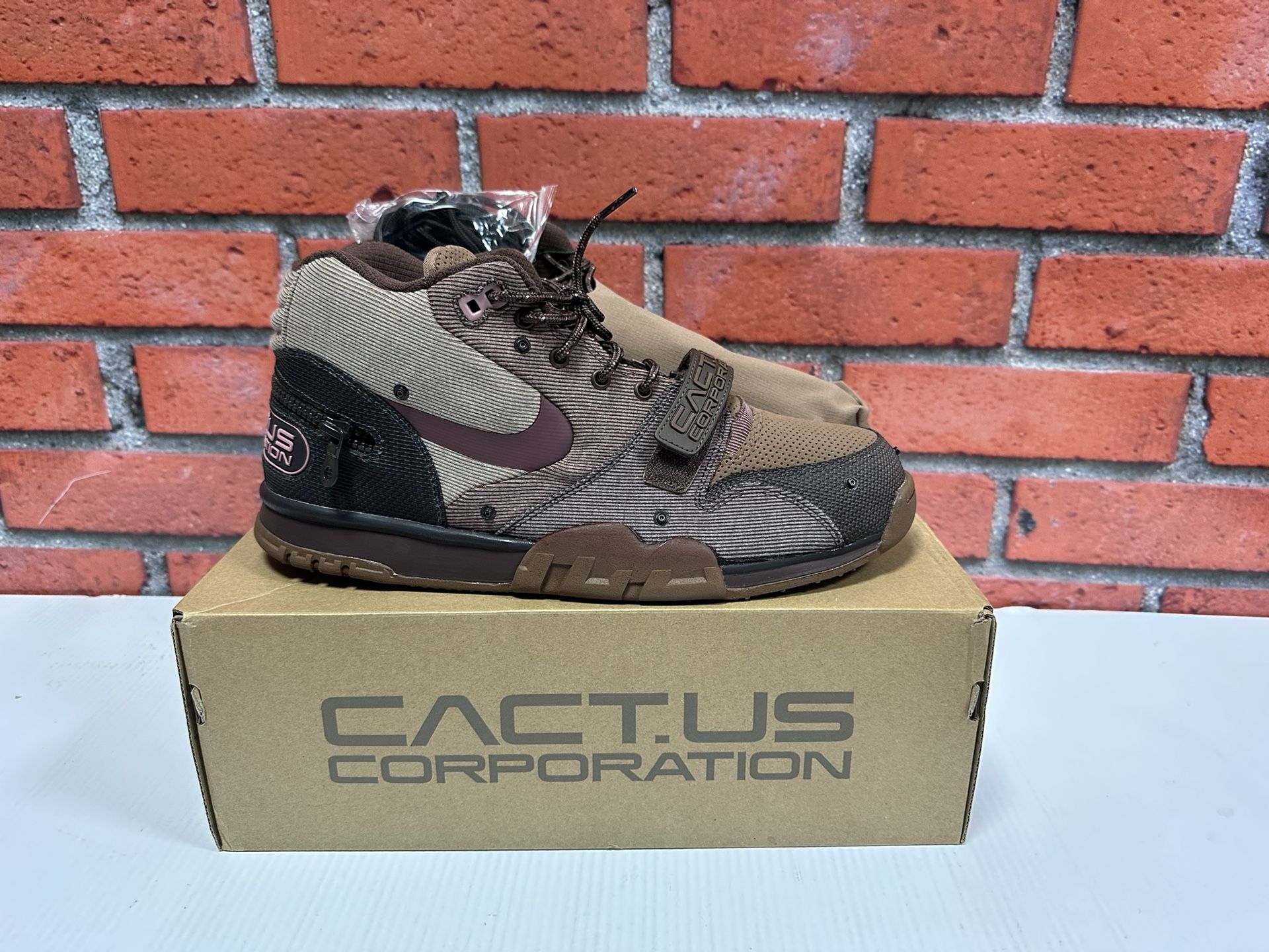 Travis Scott Trainer 1 Sz 13 Nike Air Trainer 1 SP “Travis Scott Wheat” Size 13 main image 2