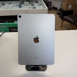 iPad Air M1 Silver (64GB) With ios 17.5.1 like Bran New