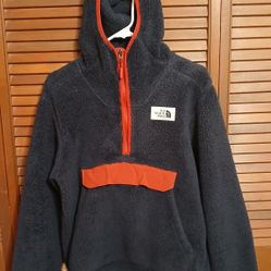 North Face Size Small Pullover Hoody Jacket