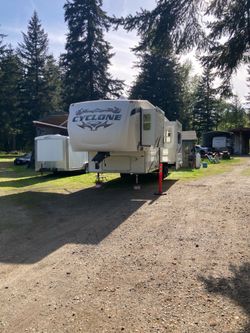 Toyhauler 5th wheel/ gooseneck