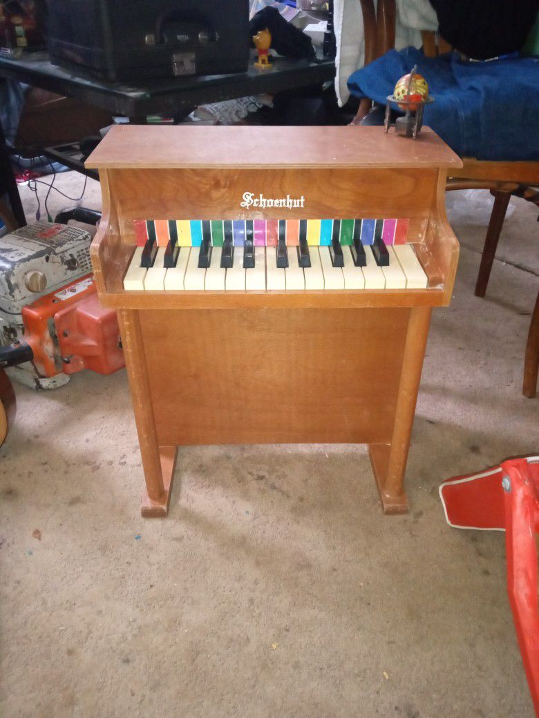 Shoenhut Kids miniature vintage piano