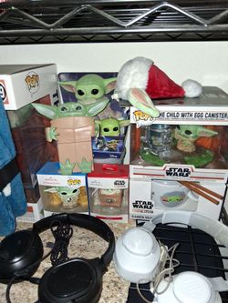 Mandalorion and grogu pop figures
