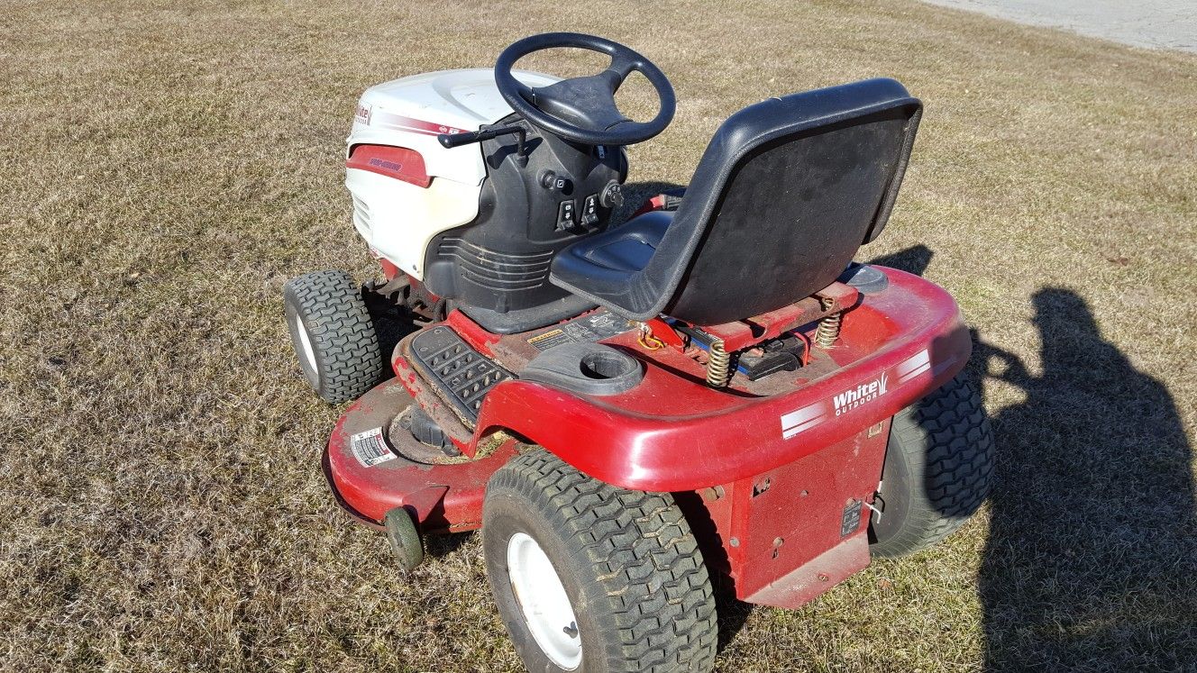 White outdoor LT 1650 hydrostatic drive riding lawn mower for Sale in
