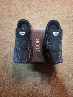 Dior B30 feel free to message I am willing to negotiate the price. Read  description please thank you.