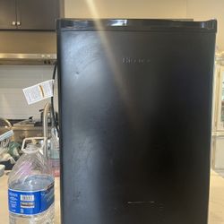 Hisense Mini Fridge – Works Great