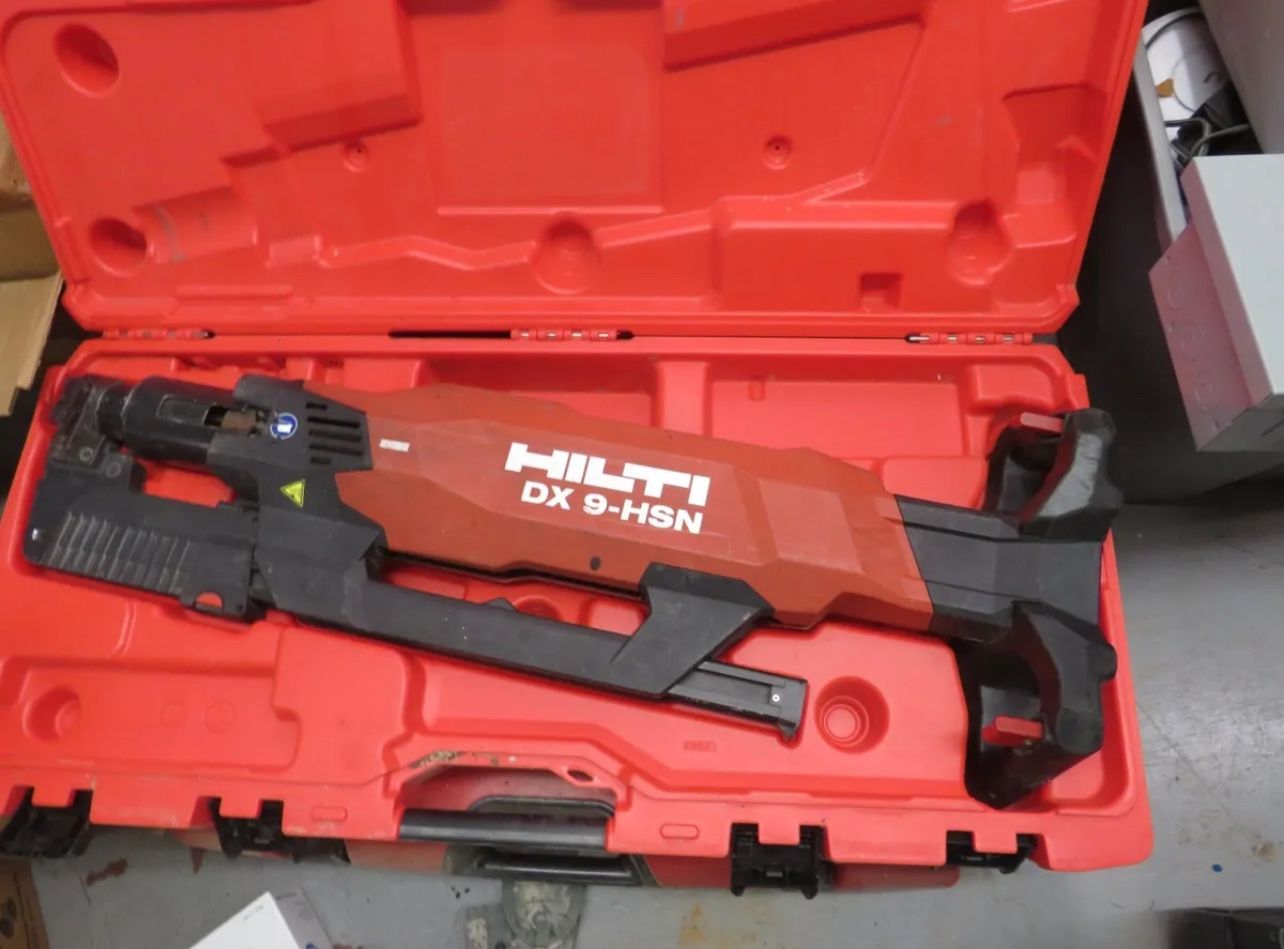 HILTI DX 9-HSN POWDER ACTUATED STAND UP DECKING TOOL NAILER & CASE
