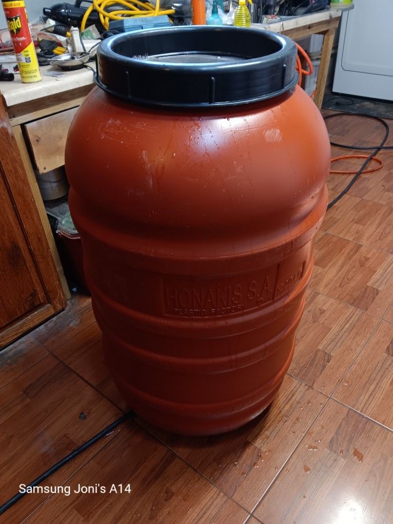 HONAKIS 55 GALLON RAIN BARREL 