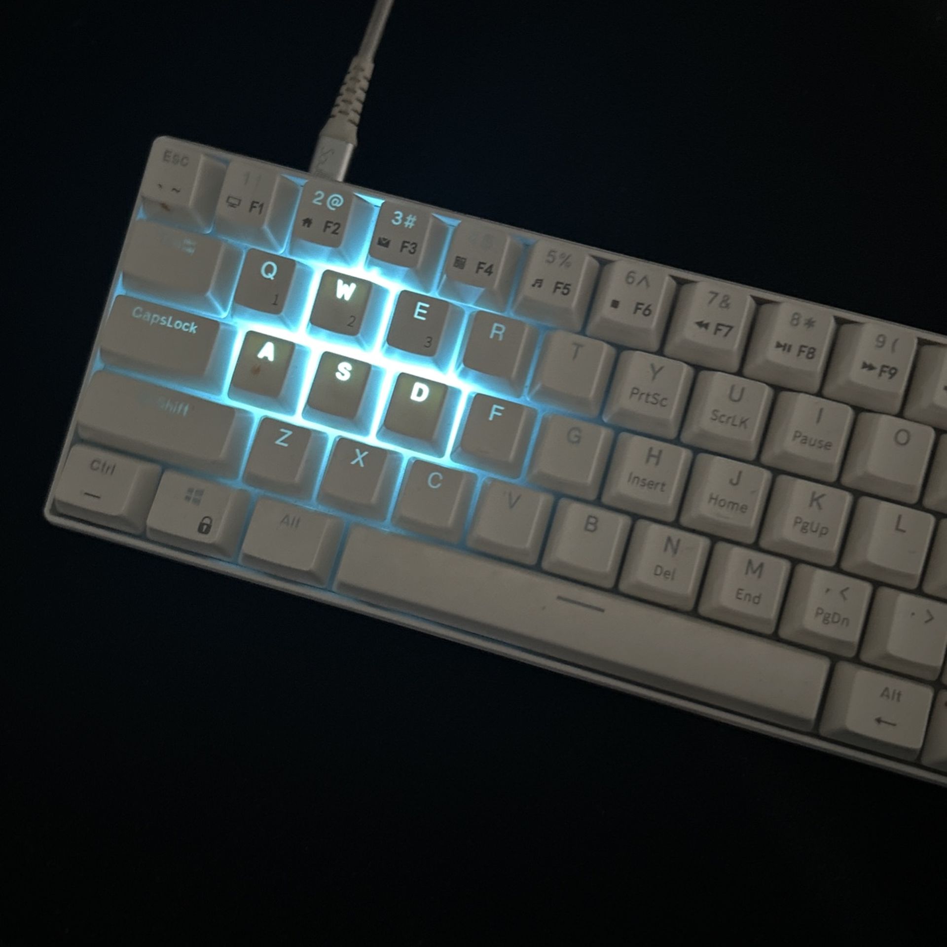 New RK Royale Kludge Keaboard Color (white) LED (NEGOTIABLE)
