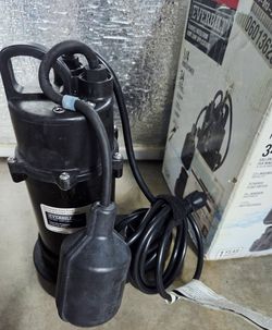 Everbilt 1/4 HP Submersible Sump Pump. Like New Condition! Works Fine!