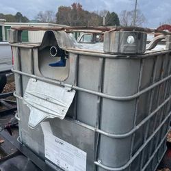 275 Gallon Water Tank