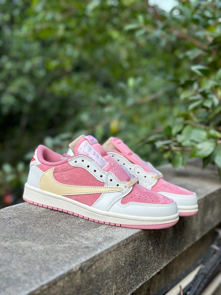 Air Jordan 1 x Travis Scott  Pink 