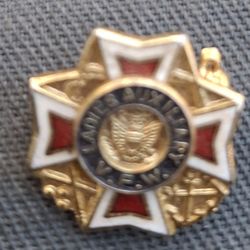 VFW Ladies Auxiliary Lapel Pin - Vintage Veterans Of Foreign Wars USA Military