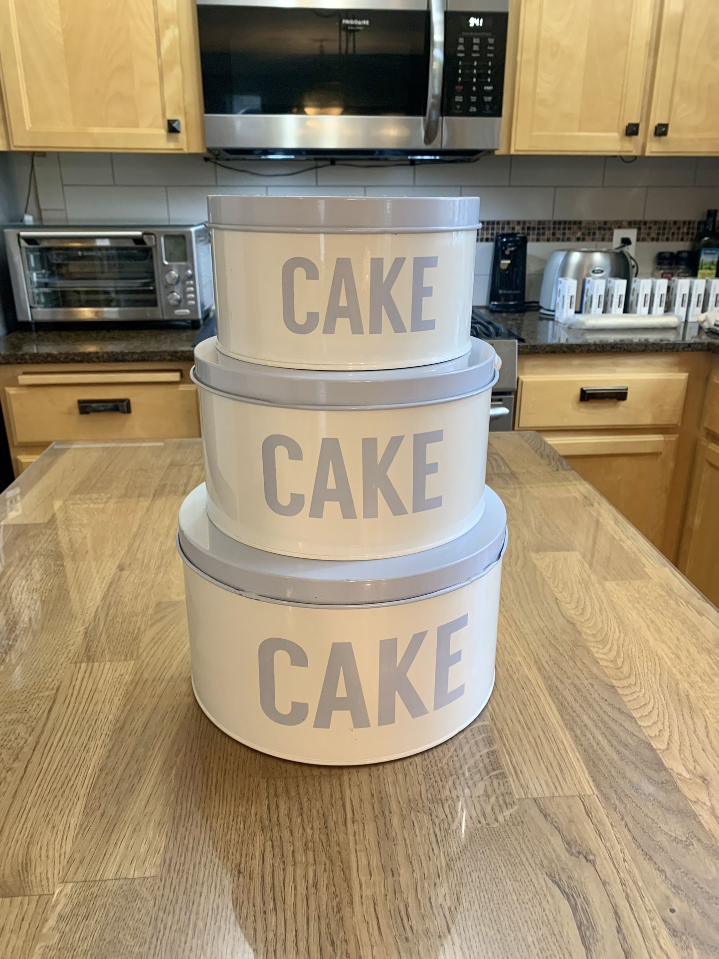 Cake Travel/Storage Tins