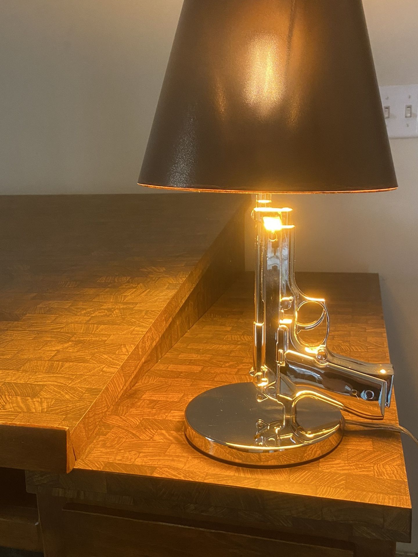 FLOS Modern Designer Resin Gun Table lamp PISTOL Beside Lamp for living room bedroom