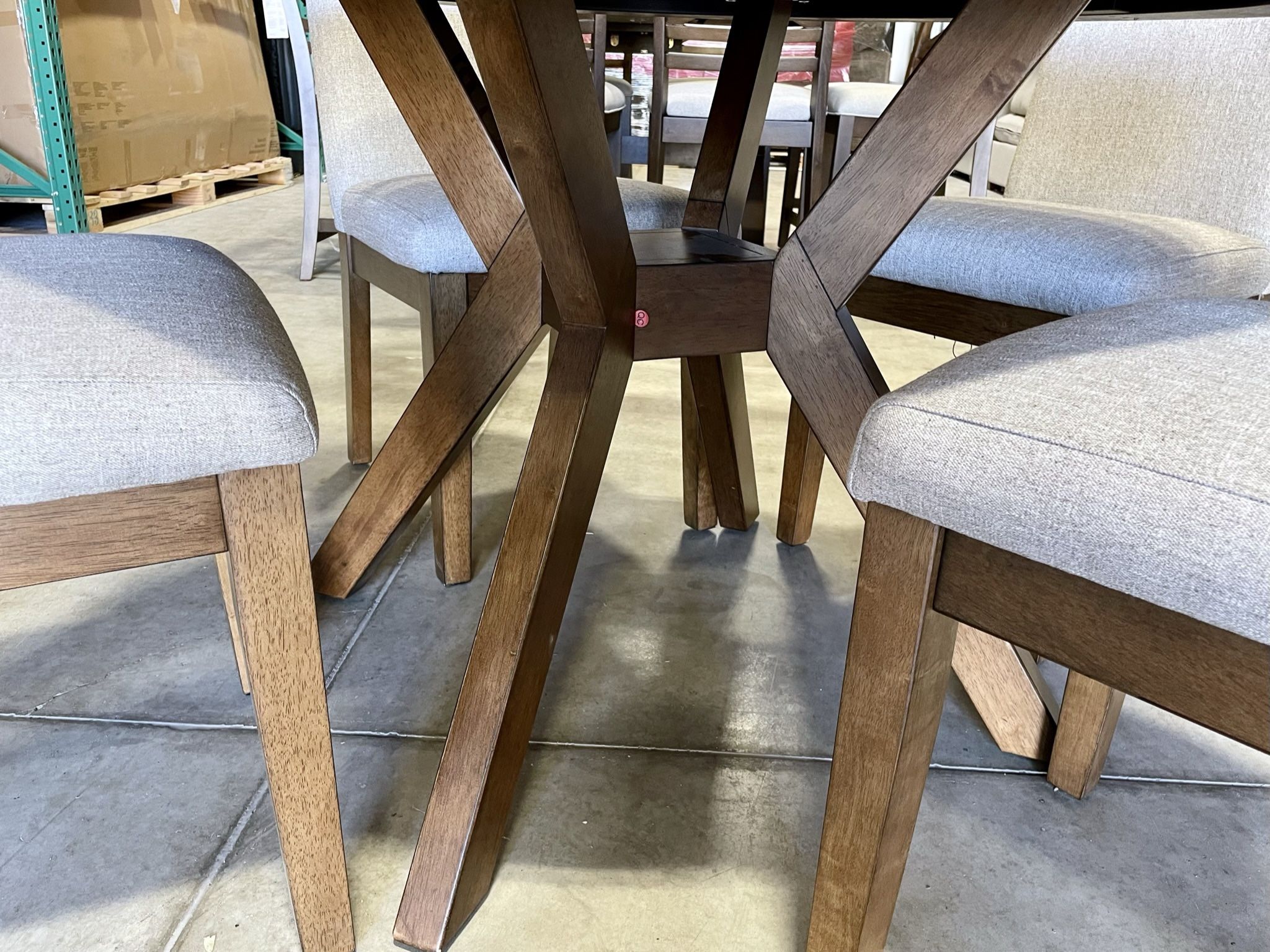 WAREHOUSE CLEARANCE Kaelyn 5piece Dining Set BRAND NEW for Sale in