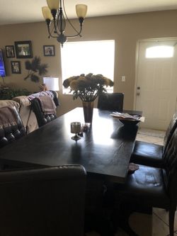 Dining room table sits 6