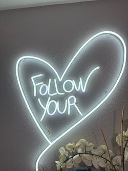 Neon Sign “Follow Your Heart”