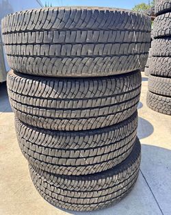 275/70/18 Michelin Selling a set of 4 tires in excellent condition š«”