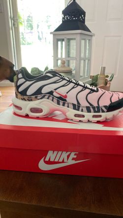 WMNS AIR MAX PLUS SIZE 9.5