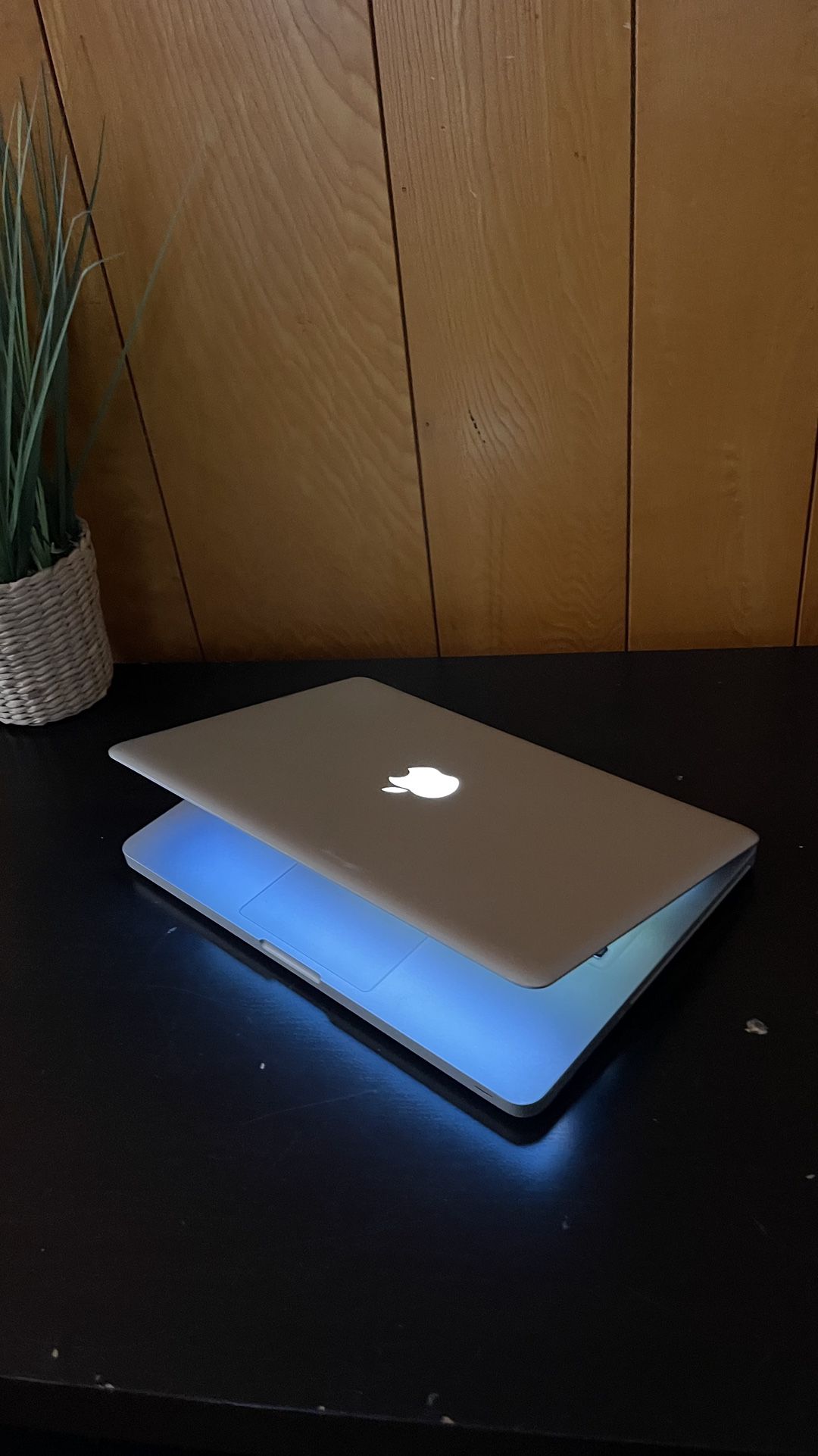Apple MacBook Pro 13” I5/8GB/256GB SSD $140