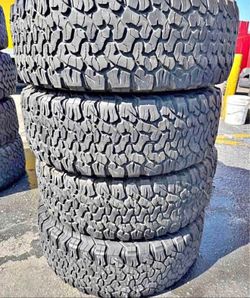 265/65/18 Bfgoodrich Selling a set of 4 tires in excellent condition 🫡