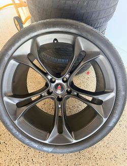McLaren 720s tires