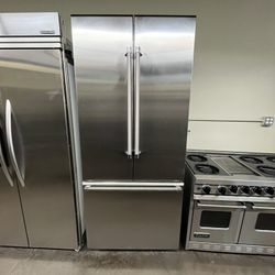 THERMADOR 36” STAINLESS STEEL BUILT IN FRENCH DOOR REFRIGERATOR WITH ICE DISPENSER