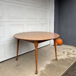 Vintage Round Maple Colonial Style Dining Table w/ Leaves •FREE DELIVERY•
