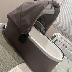 Uppababy Bassinet V2 in Theo