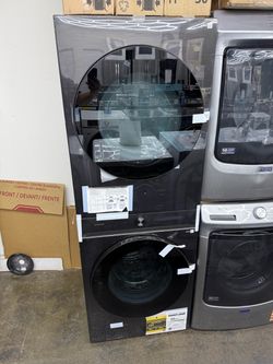 Brand new Samsung Bespoke 4.6 cu. ft. Large Capacity Single Unit AI Laundry Hub Washer with 7.6 cu. ft. Gas Dryer in Brushed Black