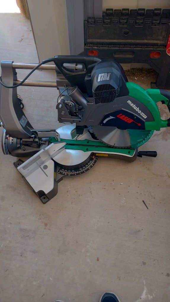 12in Miter Table Saw