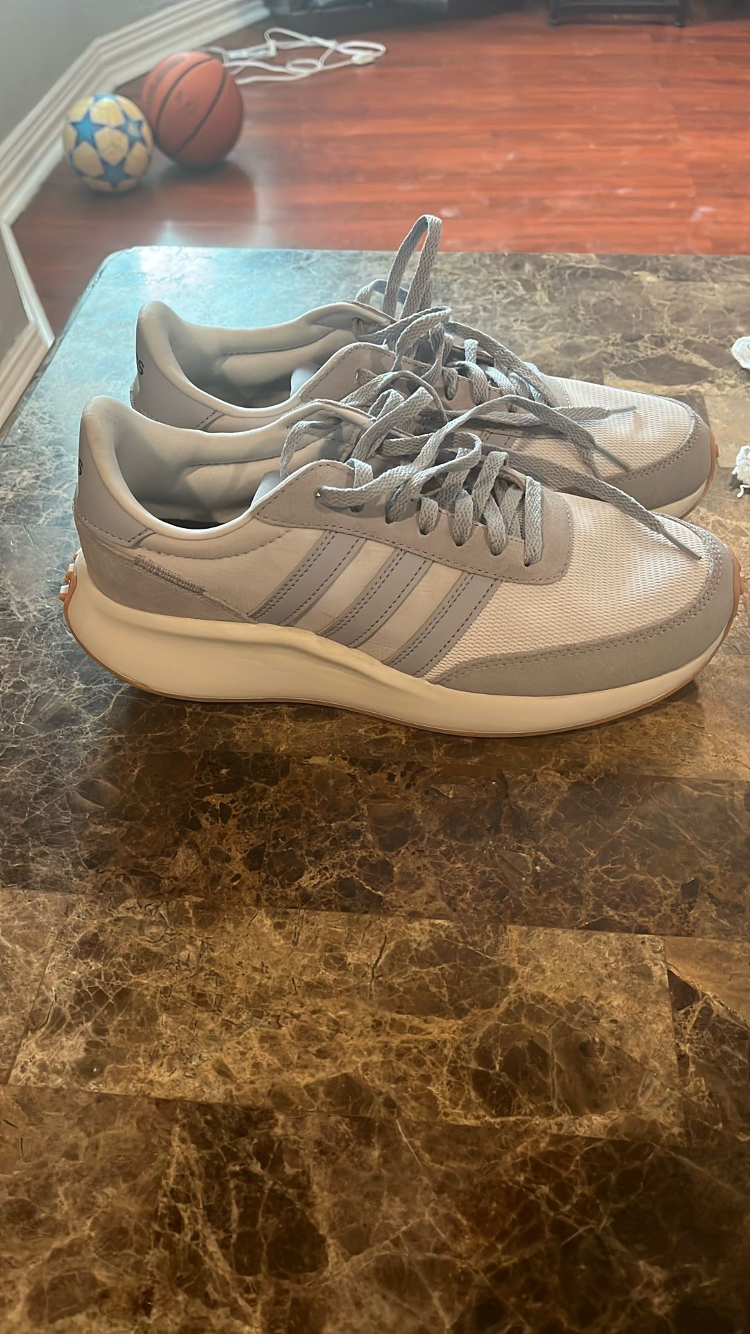 Adidas Men Shoes 40 Bucks Or Best Offer