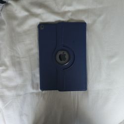 IPAD GEN 8TH, 126 Gb Case Included