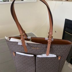 MICHAEL KORS Women's Jet Set Travel Medium Double Pocket Tote in Brown 