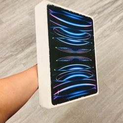 iPad Pro 6th gen 128gb WiFi only  12.9 in.