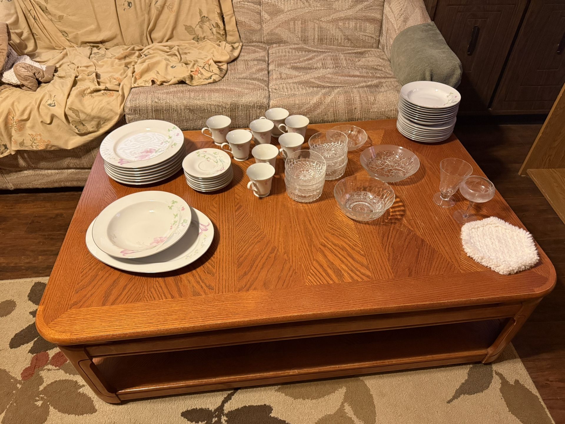China Set 8 Pice Setting With Extra Pieces