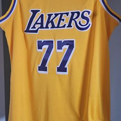 Lakers Luka Doncic Jersey $45 LARGE Firm On Price