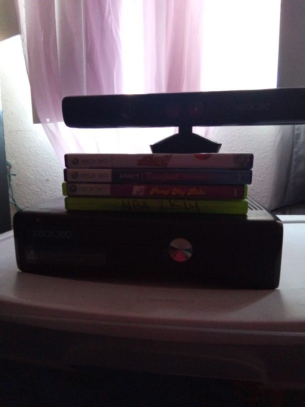 Xbox 360 Kinect With Games. 500GB