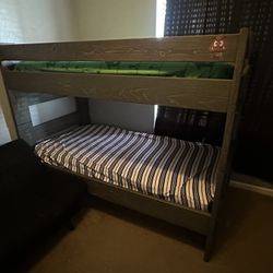 2 Twin Bunk Beds 