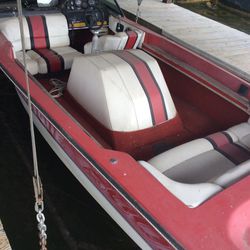 Ski Nautique 2001 Includes Trailer, Great Sound System, total Hours 1,210