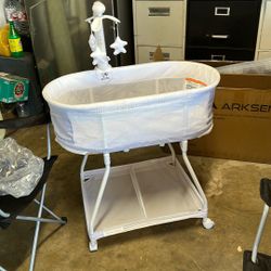 Delta Children Bassinet