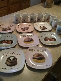 Set of 8 plates and cups perfect for dessert