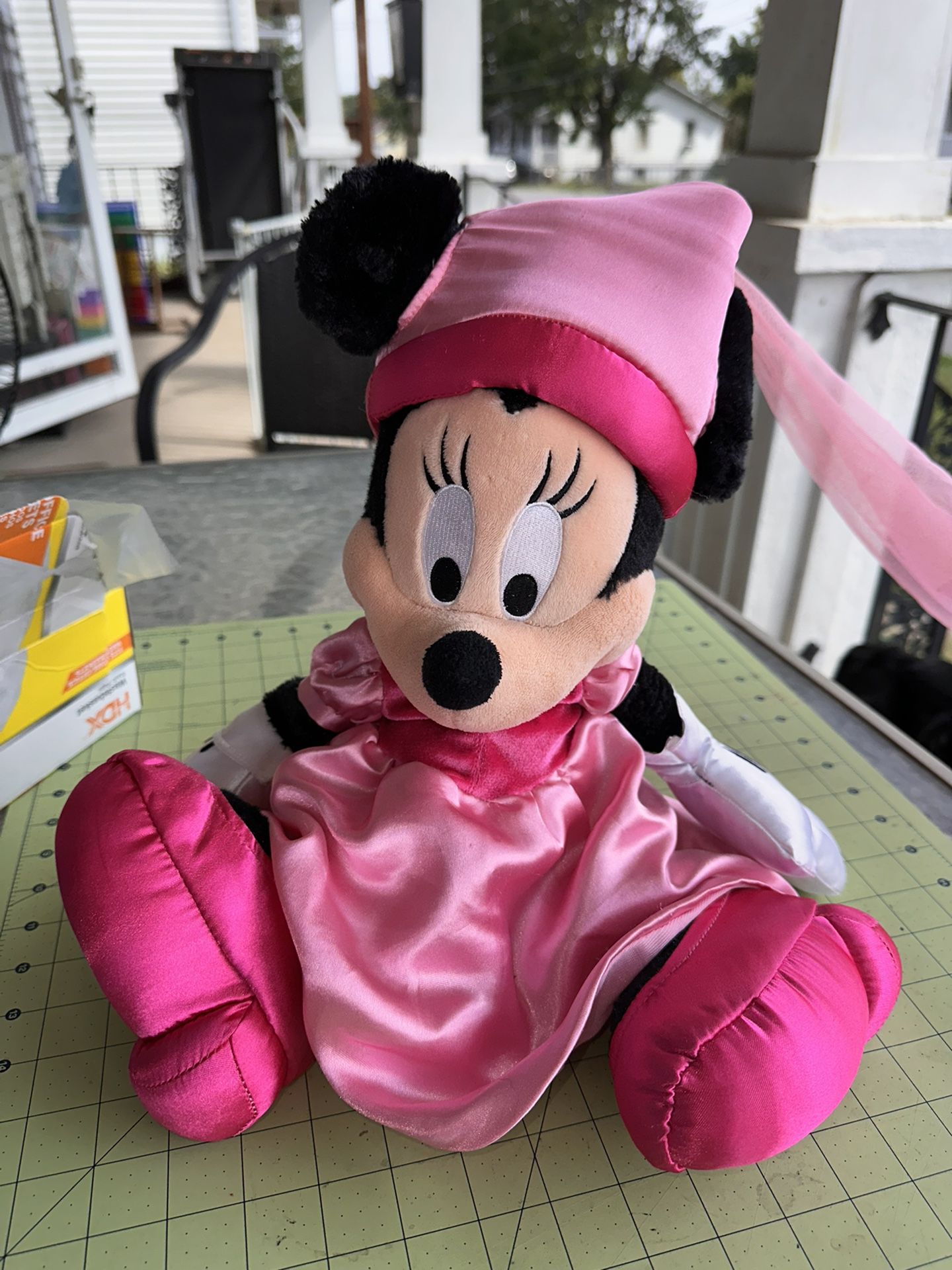 PRINCESS MINNIE MOUSE Disney Parks exclusive plush stuffed animal 18”  3219