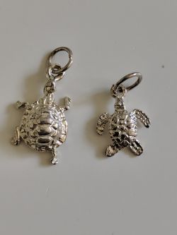Mom and baby turtle charms