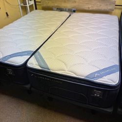 Dreamcloud Premier Split King Mattresses w/ Adjustable Base 
